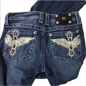 ✨ Miss Me white leather cross angel wings!